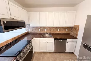 1625 Merry Oaks Rd, Charlotte, NC 28205 - Photo 2