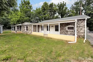 492 Riverbend St, Waynesville, NC 28786 - Photo 2