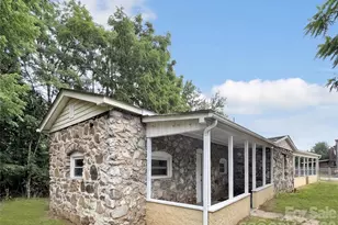 492 Riverbend St, Waynesville, NC 28786 - Photo 10