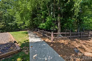 9719 9 Eagles Ln, Charlotte, NC 28278 - Photo 8