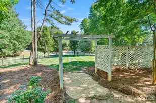 108 Broadview Cir, Mooresville, NC 28117 - Photo 2