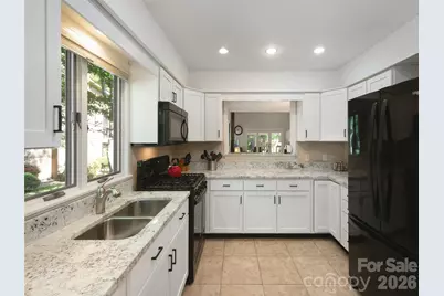 905 Red Oak Drive, Hendersonville, NC 28791 - Photo 18
