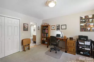 905 Red Oak Dr, Hendersonville, NC 28791 - Photo 26