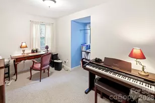 37 Pine Bluff Rd, Hendersonville, NC 28792 - Photo 10