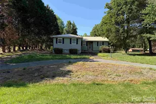 2076 S Fork Dr, Morganton, NC 28655 - Photo 2