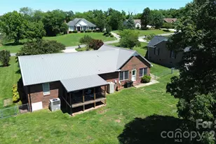 1323 Worthington Pl, Lincolnton, NC 28092 - Photo 2
