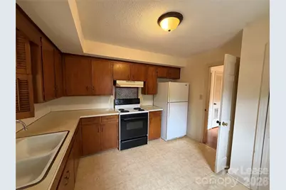 646 E Broad Street, Statesville, NC 28677 - Photo 6