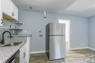 300 E Charlotte Ave, Mount Holly, NC 28120 - Photo 6