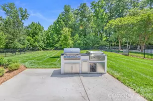 6407 Barcelona Wy, Charlotte, NC 28214 - Photo 10