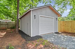 1421 Tyvola Rd, Charlotte, NC 28210 - Photo 22