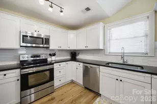 1742 Dunkirk Dr, Charlotte, NC 28203 - Photo 12