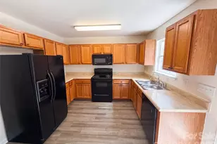 1131 Jordans Pond Ln, Charlotte, NC 28214 - Photo 2