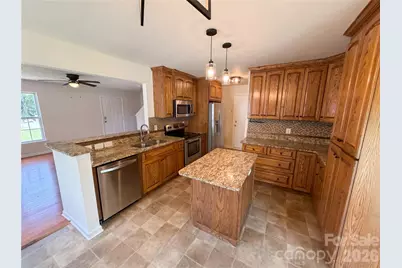 6121 Linda Vista Lane, Charlotte, NC 28216 - Photo 2