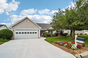 37 Stonehollow Rd, Fletcher, NC 28732 - Photo 2