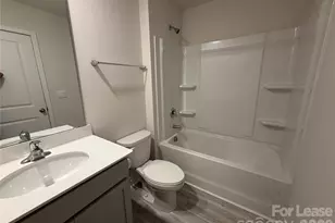 1013 20th Ave Loop SE, Hickory, NC 28602 - Photo 8