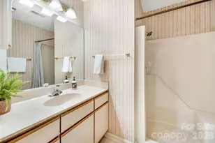 2604 Vineyard Blvd, Asheville, NC 28805 - Photo 28