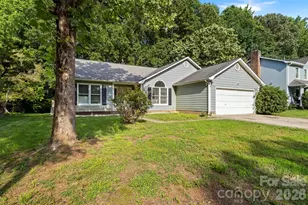 8704 Hornwood Ct, Charlotte, NC 28215 - Photo 2