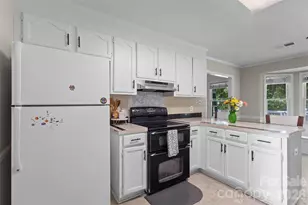 8704 Hornwood Ct, Charlotte, NC 28215 - Photo 8