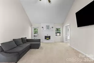 8704 Hornwood Ct, Charlotte, NC 28215 - Photo 4