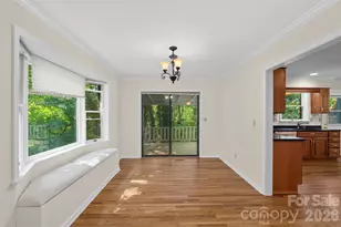 709 Forest Ridge Dr, Hendersonville, NC 28791 - Photo 8