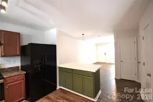 843 Plaza Walk Dr, Charlotte, NC 28215 - Photo 32