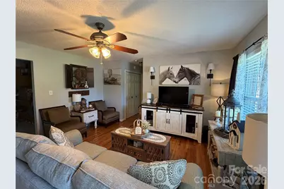 110 E Pine Street, Maiden, NC 28650 - Photo 2