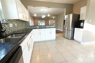 6410 Castlewynd Ct, Charlotte, NC 28212 - Photo 6