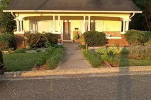 601 Forney Ave, Lincolnton, NC 28092 - Photo 1