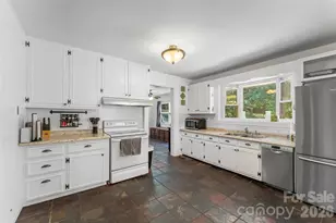 101 Falls St, Morganton, NC 28655 - Photo 8