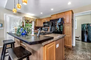 305 Majestic Mountain Dr, Burnsville, NC 28714 - Photo 20