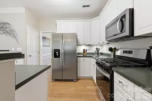 4439 Rock Stream Dr, Charlotte, NC 28269 - Photo 4