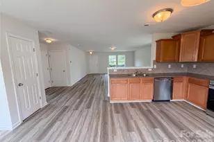 2534 Stream Bank Dr, Charlotte, NC 28269 - Photo 4