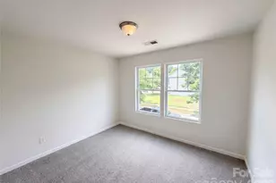 2534 Stream Bank Dr, Charlotte, NC 28269 - Photo 8