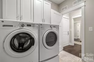3826 Dewitt Ln, Charlotte, NC 28217 - Photo 10