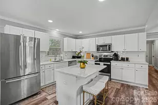 6345 Montpelier Rd, Charlotte, NC 28210 - Photo 2