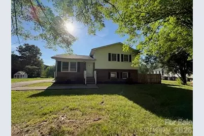 122 Wallace Street, Boonville, NC 27011 - Photo 1