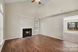 5615 Waverly Lynn Ln, Charlotte, NC 28269 - Photo 4