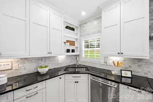 9415 Bonnie Briar Cir, Charlotte, NC 28277 - Photo 8