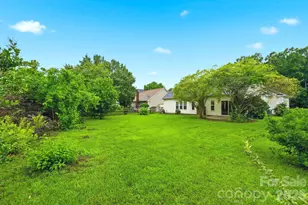 12126 Wild Garden Ct, Charlotte, NC 28269 - Photo 2