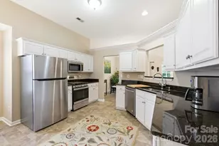 12126 Wild Garden Ct, Charlotte, NC 28269 - Photo 6