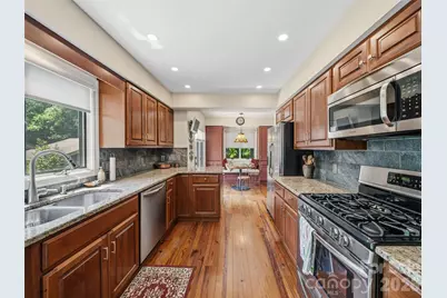 301 White Oak Drive, Hendersonville, NC 28791 - Photo 10