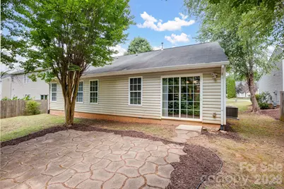 2244 Wexford Way, Statesville, NC 28625 - Photo 2