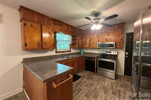 2939 Links Dr, Granite Falls, NC 28630 - Photo 2