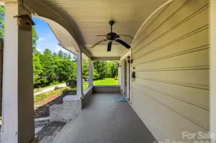 1214 Oakland St, Hendersonville, NC 28792 - Photo 6