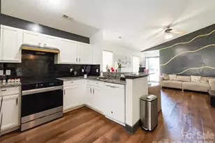 12151 Stewarts Crossing Dr, Charlotte, NC 28215 - Photo 4