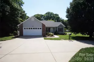 3795 River Rd, Hickory, NC 28602 - Photo 2