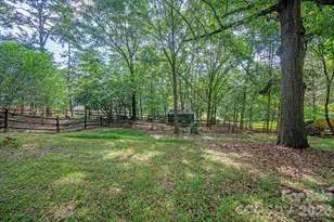7611 Robin Crest Rd, Charlotte, NC 28226 - Photo 48