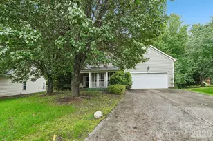 3429 Turtle Cross Ln, Charlotte, NC 28269 - Photo 2