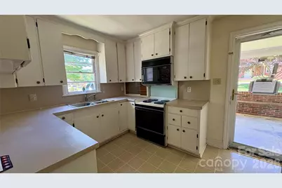 150 31st Avenue NW, Hickory, NC 28601 - Photo 10