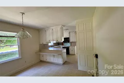 150 31st Avenue NW, Hickory, NC 28601 - Photo 8